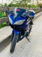 YAMAHA R15 V2